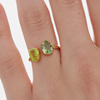 Foto de Anillo abierto doble lágrima Peridot bañado en oro de Glory